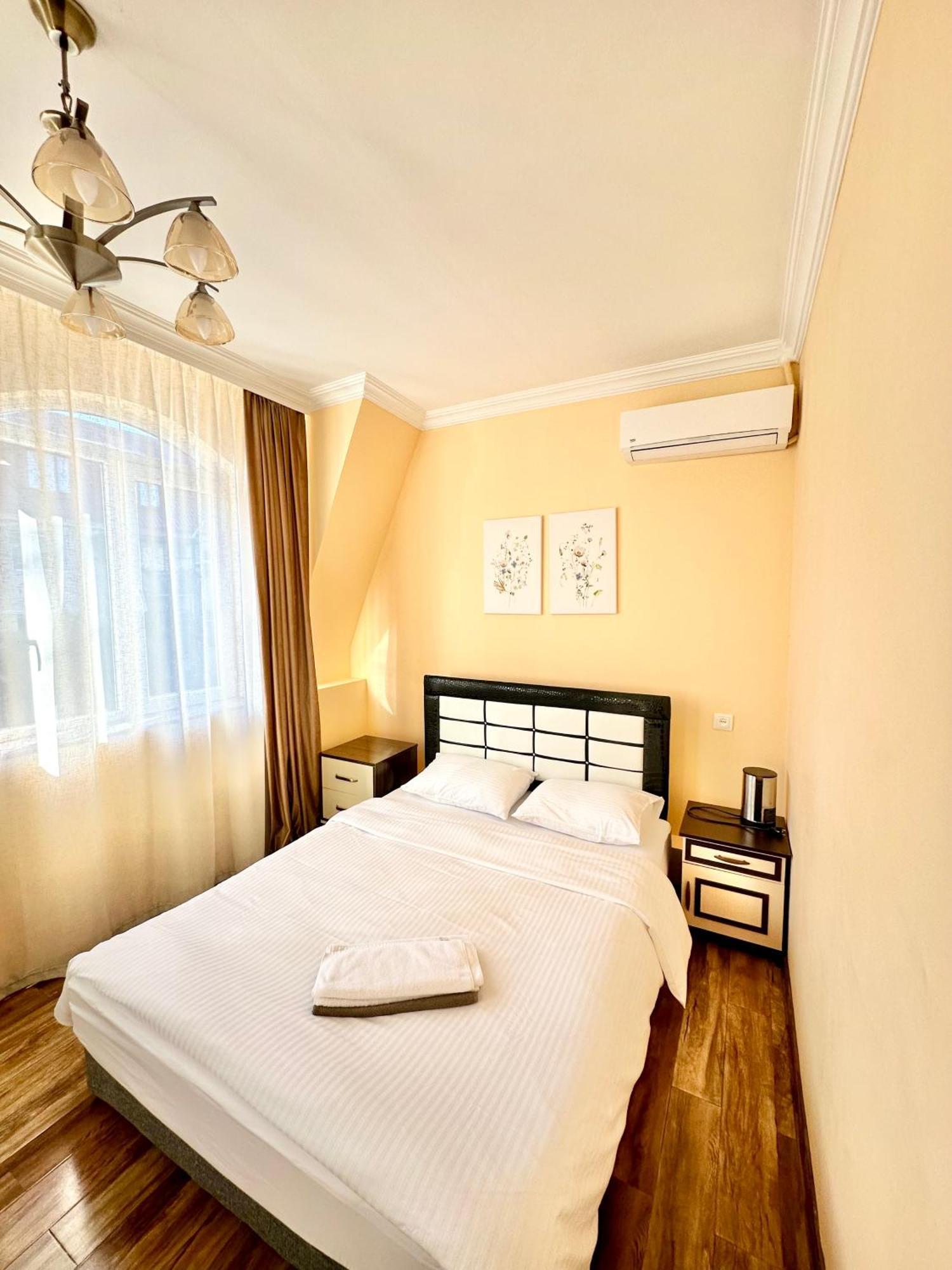 Old Clty Hotel Batoumi Extérieur photo