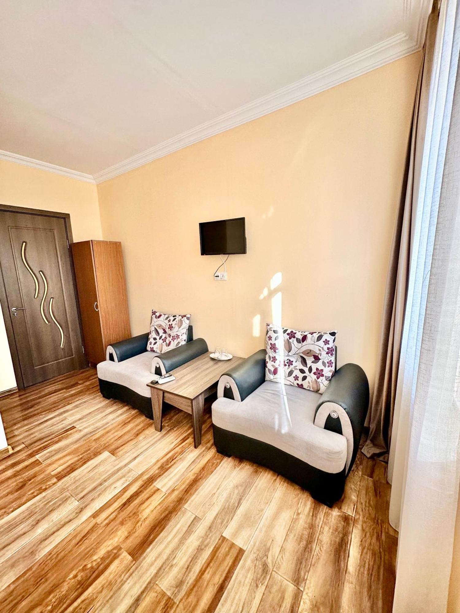 Old Clty Hotel Batoumi Extérieur photo